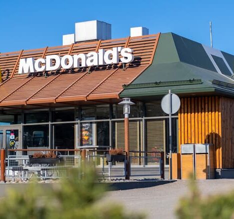 A Digital Plate: How Social Media Impacts Restaurant Success in America